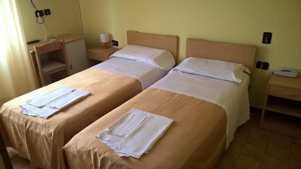 Hotel Parigi Castel San Pietro Terme Phòng bức ảnh