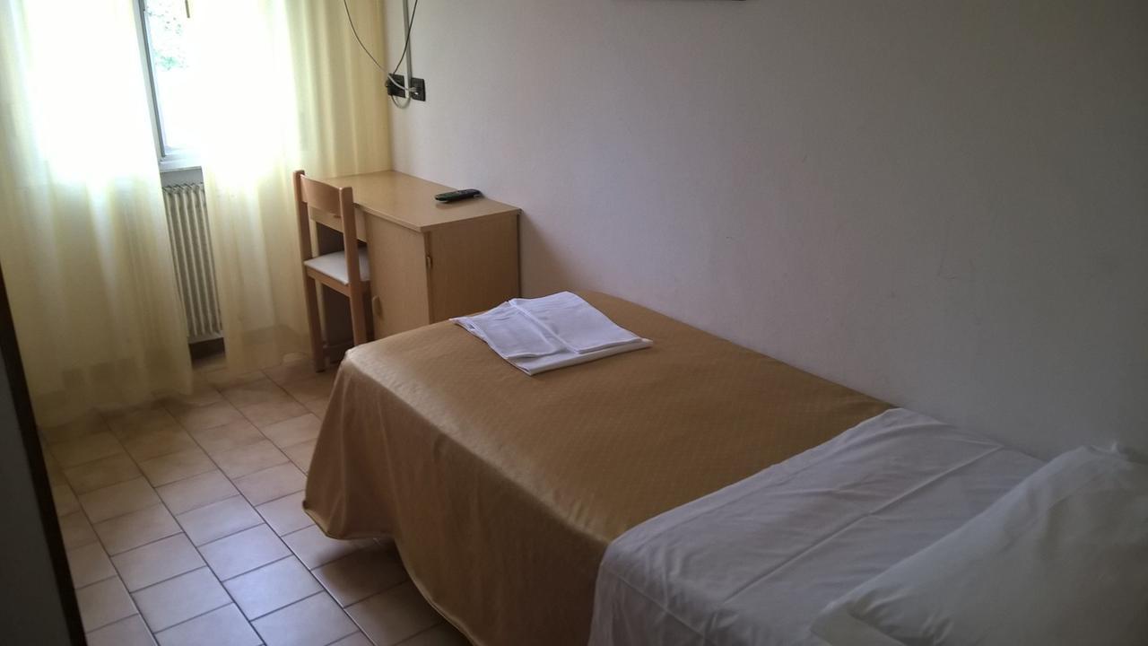 Hotel Parigi Castel San Pietro Terme Phòng bức ảnh