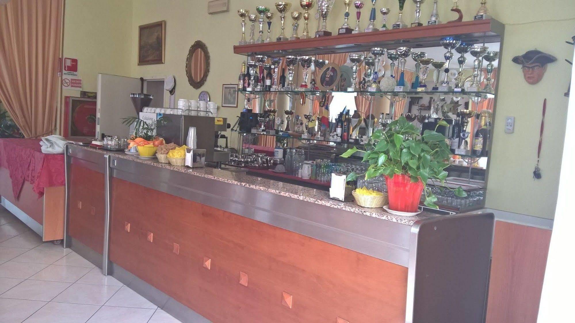 Hotel Parigi Castel San Pietro Terme Ngoại thất bức ảnh